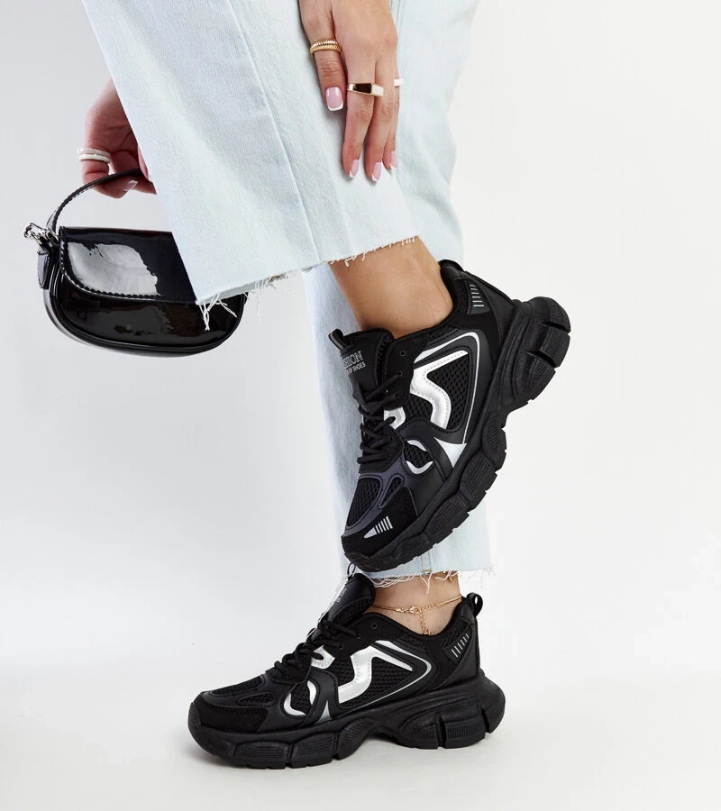 Czarne sneakersy na masywnej podeszwie Jakobine