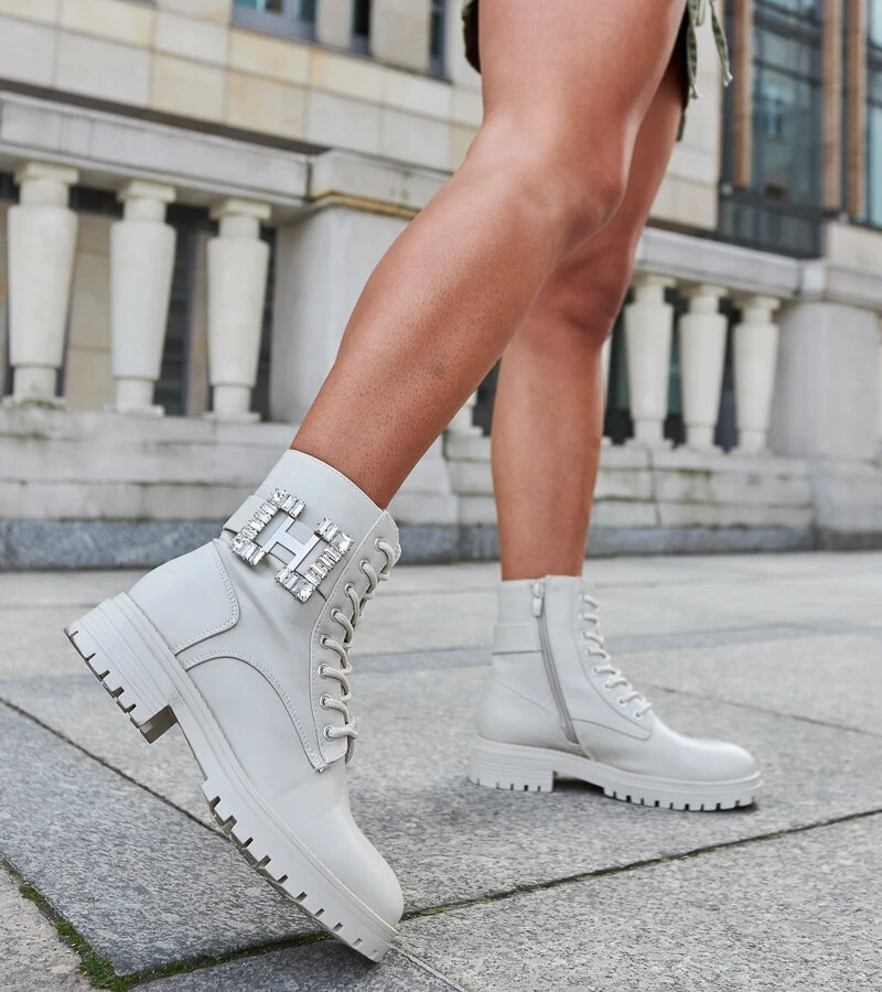 Beżowe workery z ozdobnymi cyrkoniami Guevara