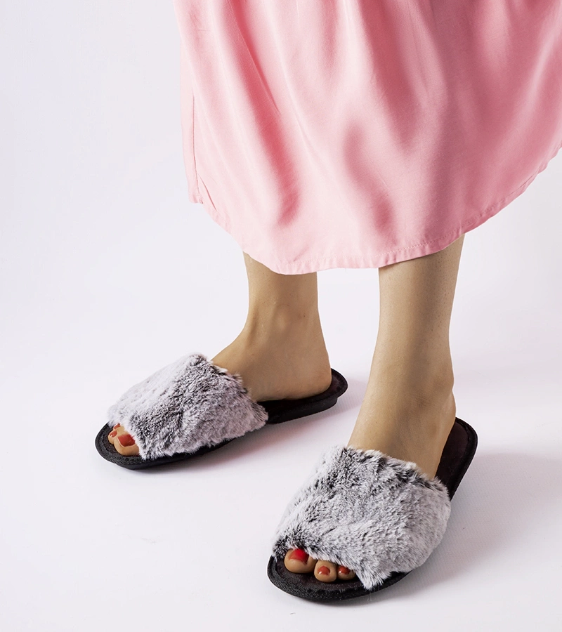 Czarne kapcie z szarym futerkiem INBLU