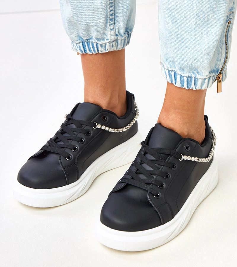 Czarne sneakersy na platformie z ozdobnym łańcuszkiem Tina