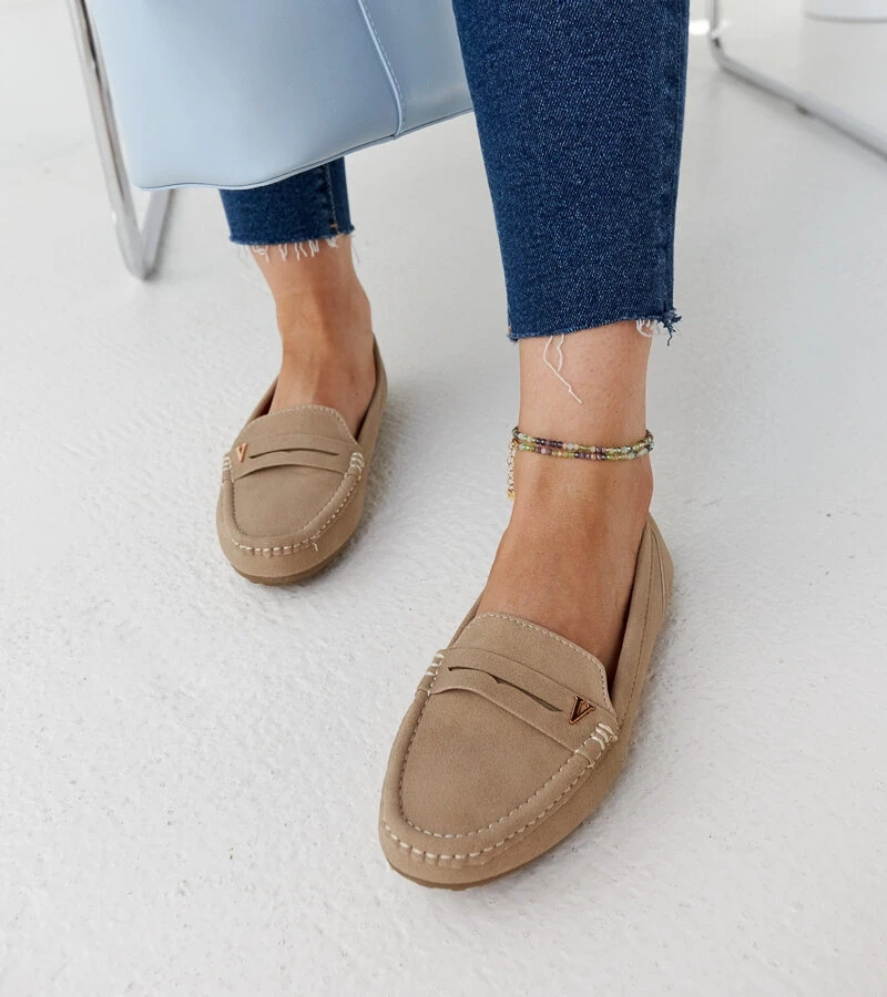 Beżowe mokasyny o matowym wykończeniu Rubiania