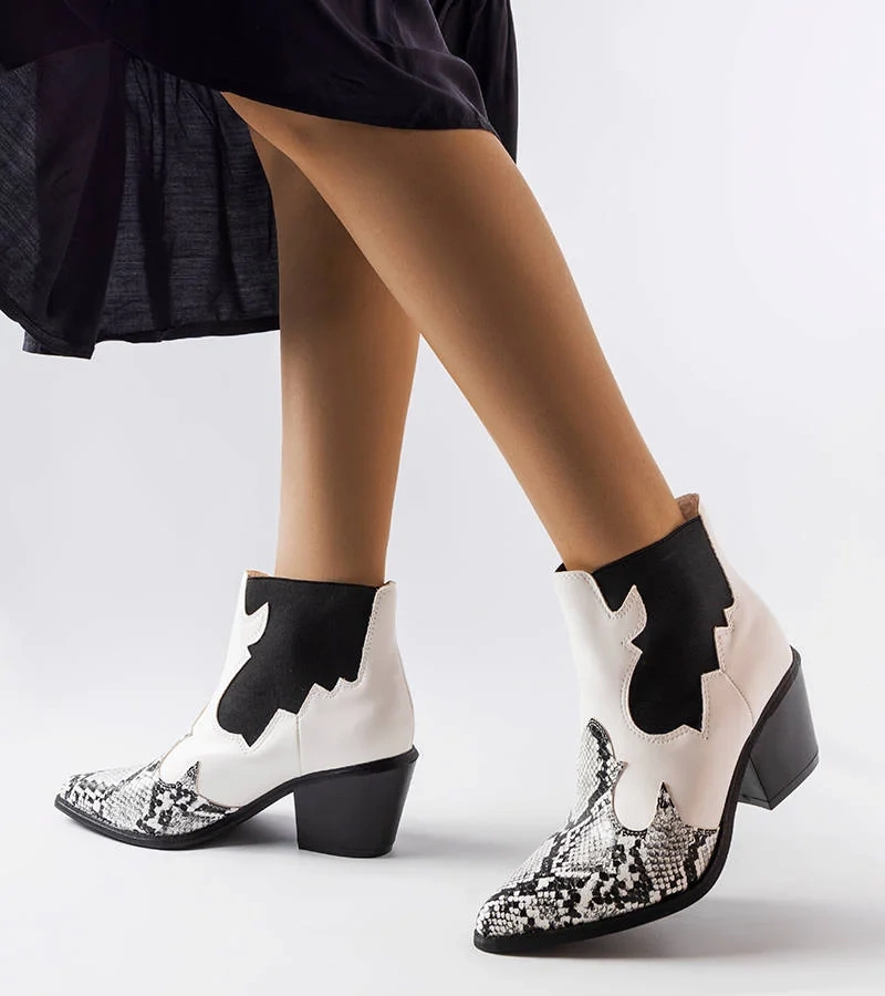 Białe kowbojki ocieplane z motywem węża Goulet