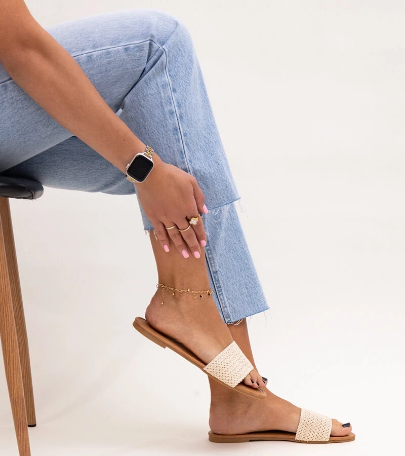 Jasnobeżowe haftowane klapki Marika