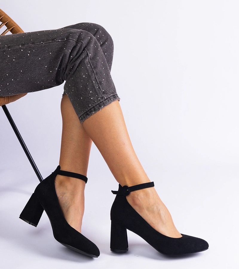 Czarne czółenka na słupku z ekoskóry zamszowej Pamelina