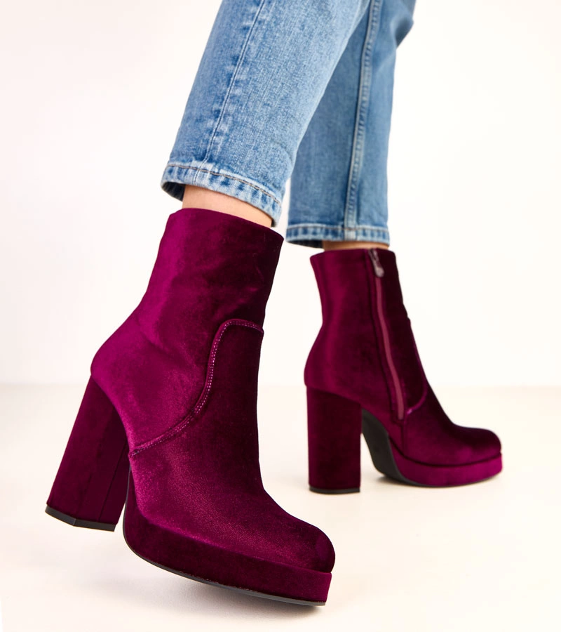 Fioletowe botki na słupku z połyskiem Asanda