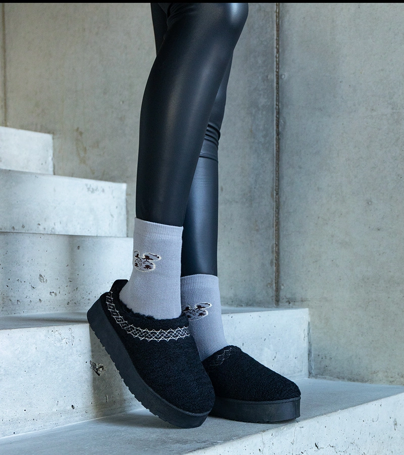 Czarne śniegowce na platformie z niską cholewką Greene