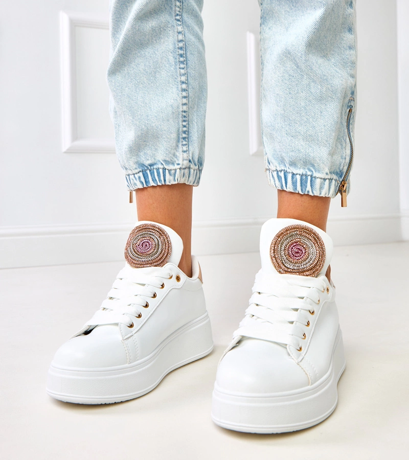 Białe sneakersy na platformie ze złotą wstawką Bethany
