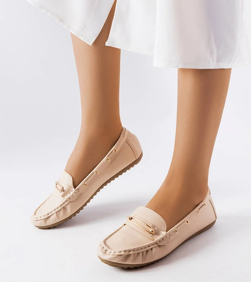 Beżowe mokasyny zdobione aplikacją Seattle