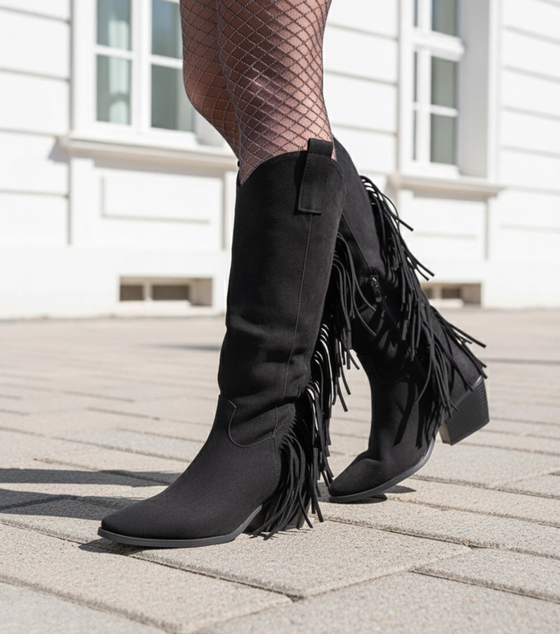 Czarne kowbojki zdobione frędzlami Misa