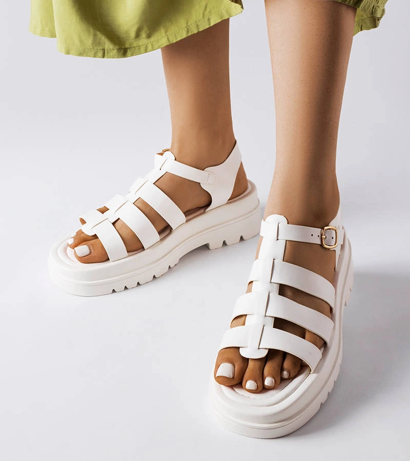 Białe sandały na traktowej podeszwie Saidi