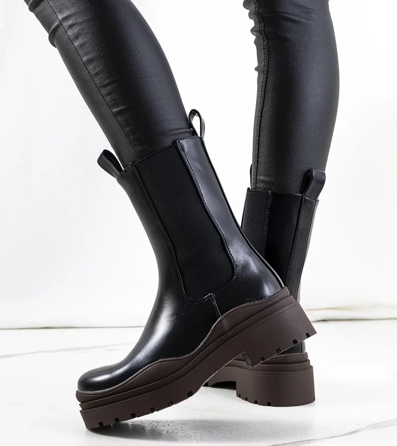 Czarne botki z brązową podeszwą Nester