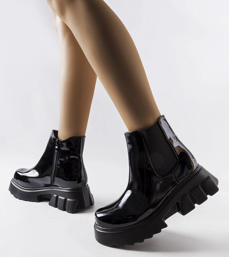 Czarne lakierowane botki ocieplane Delit