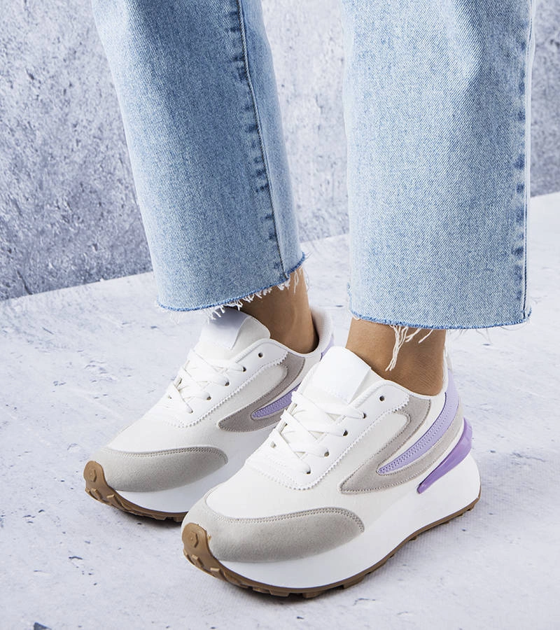 Białe sneakersy na grubszej podeszwie Moore