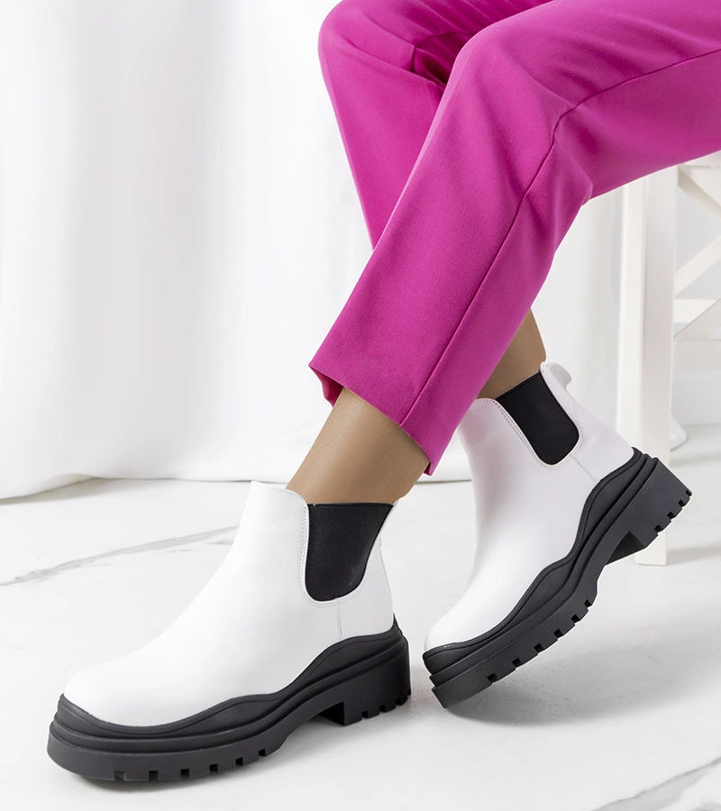 Białe botki na wysokiej podeszwie Wekey