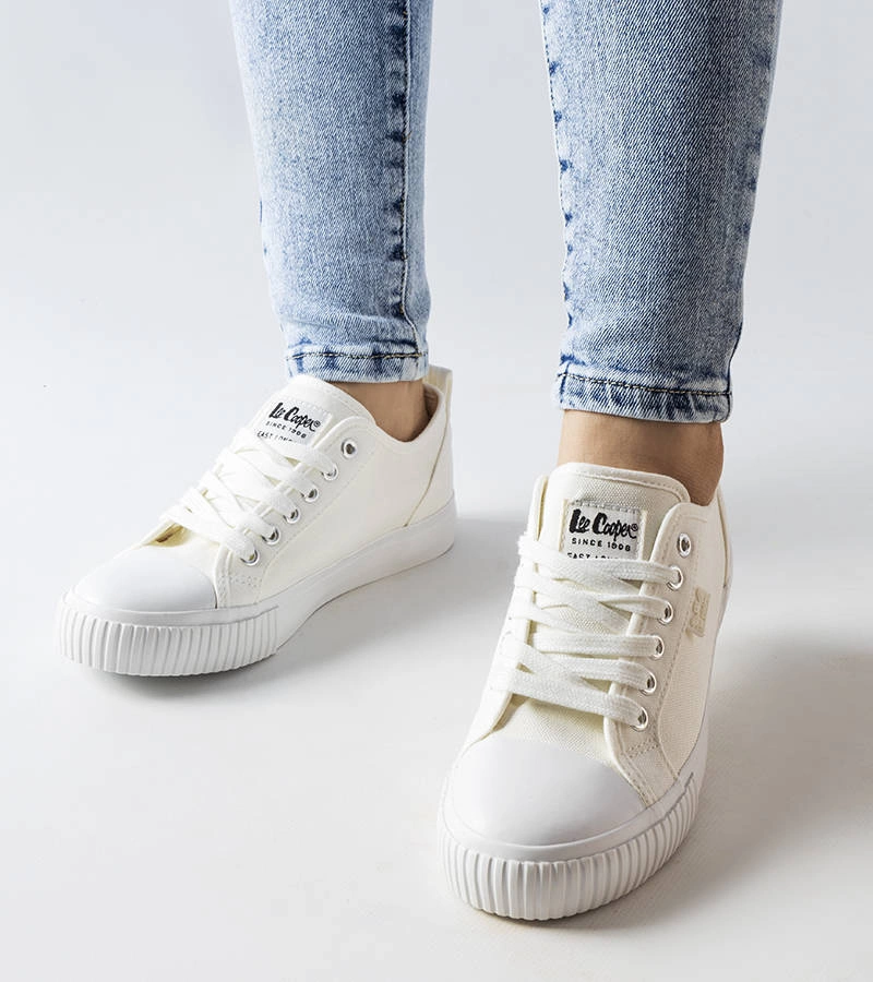 Białe trampki Lee Cooper LCW-22-31-0845L