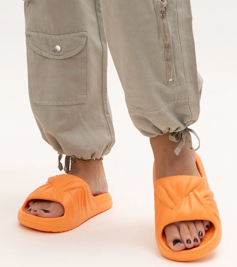 Pomarańczowe piankowe klapki Cunta