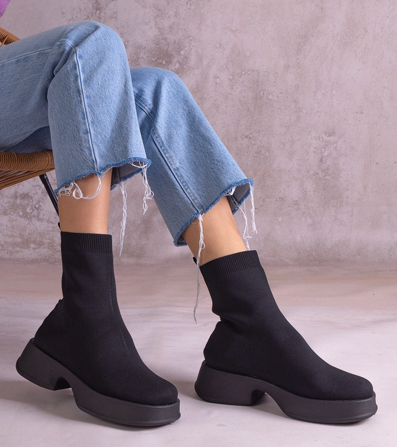 Czarne botki z elastyczną cholewką Evel