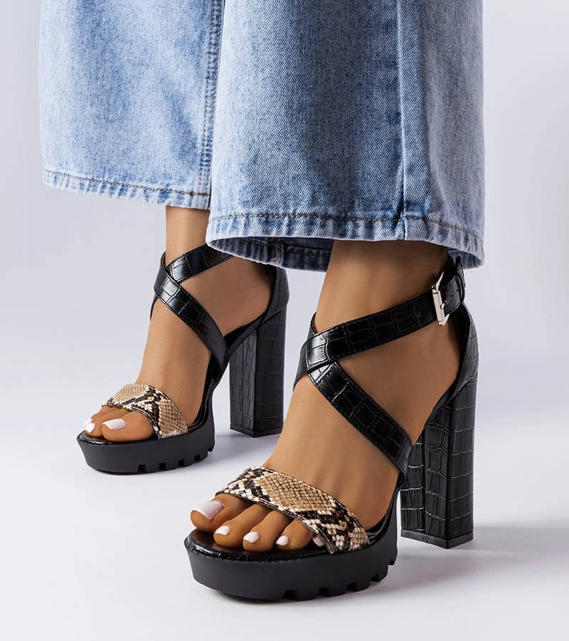 Brązowe sandały z wężowym printem Trépanier