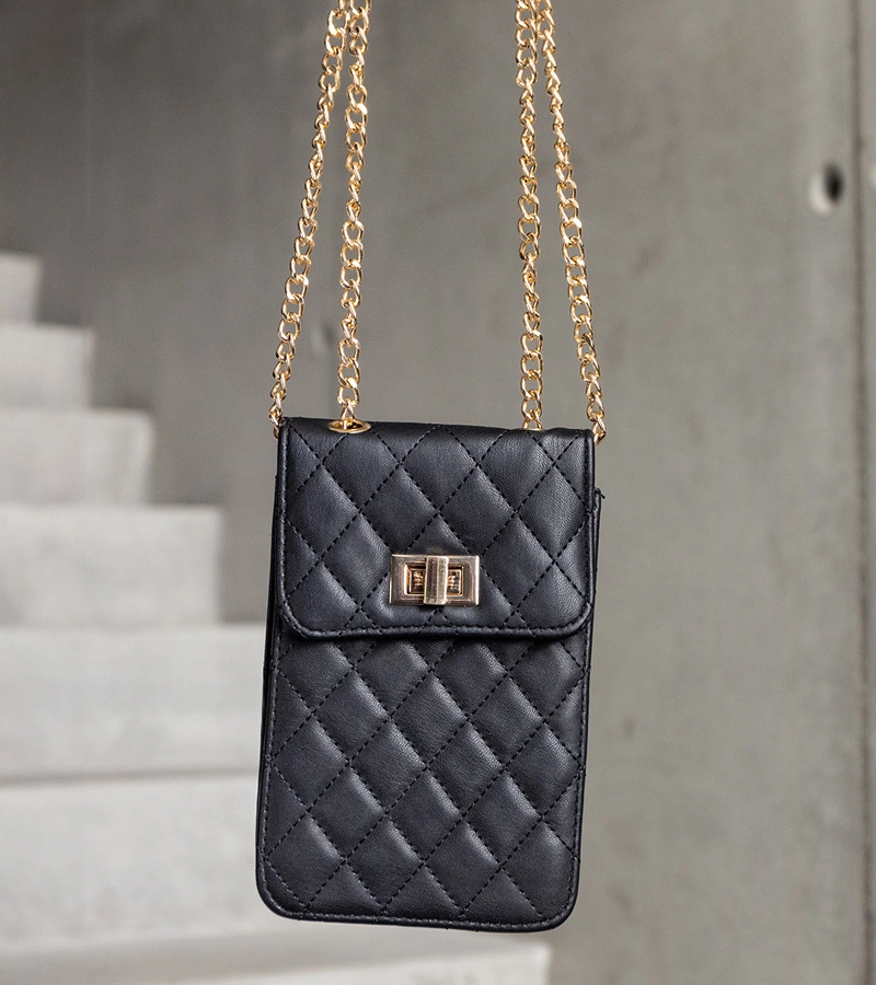 Czarna pikowana torebka na ramię Acres