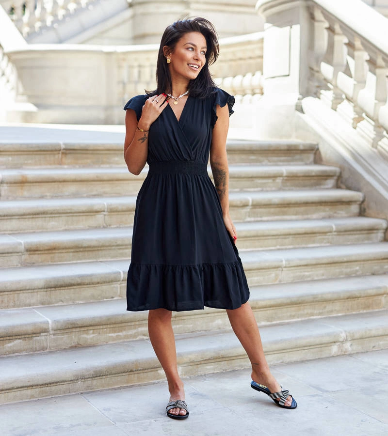 Czarna sukienka z marszczeniami Estensi