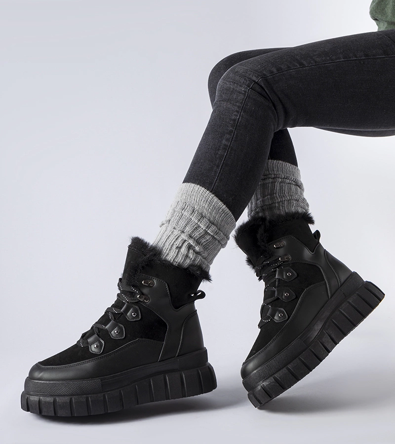 Czarne botki na masywnej podeszwie Cervantes