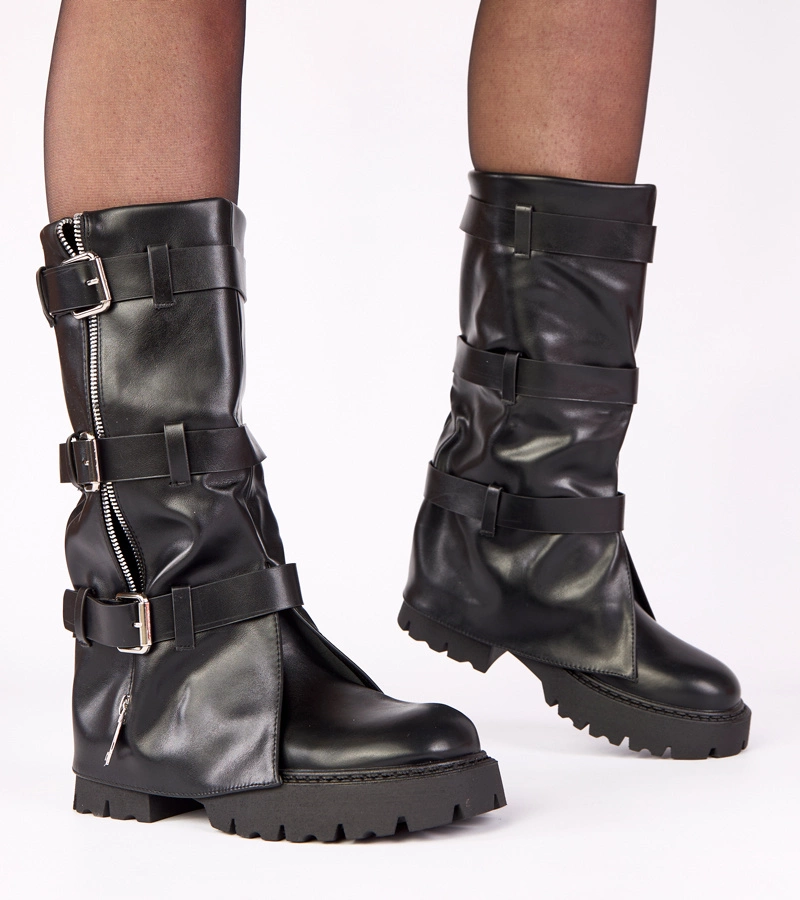 Czarne kozaki na platformie z wywiniętą cholewką Colina