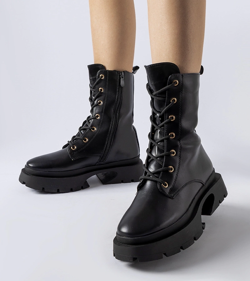 Czarne ocieplane wiązane botki Aeroporto