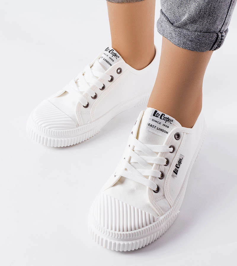 Białe trampki Lee Cooper LCW-23-44-1613L
