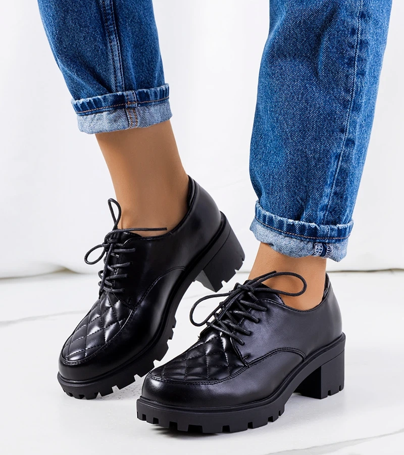 Czarne półbuty na grubym obcasie Landra