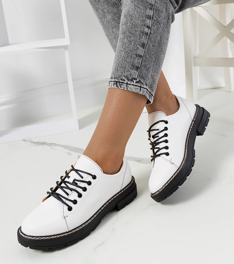 Białe półbuty damskie Jewell