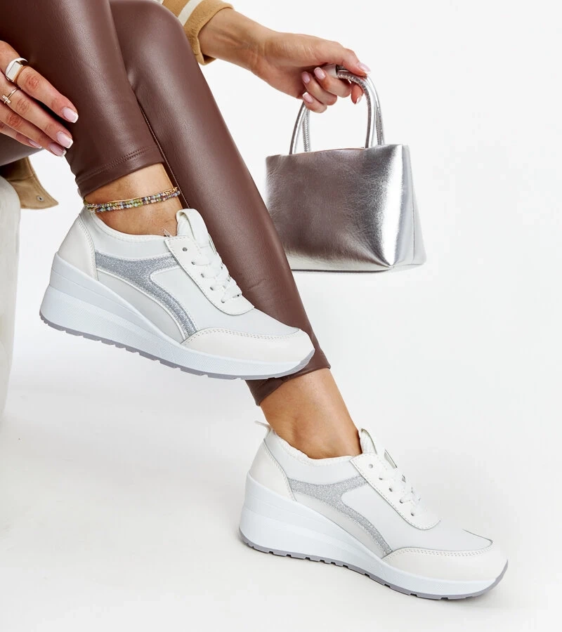 Białe sneakersy na koturnie Hermina