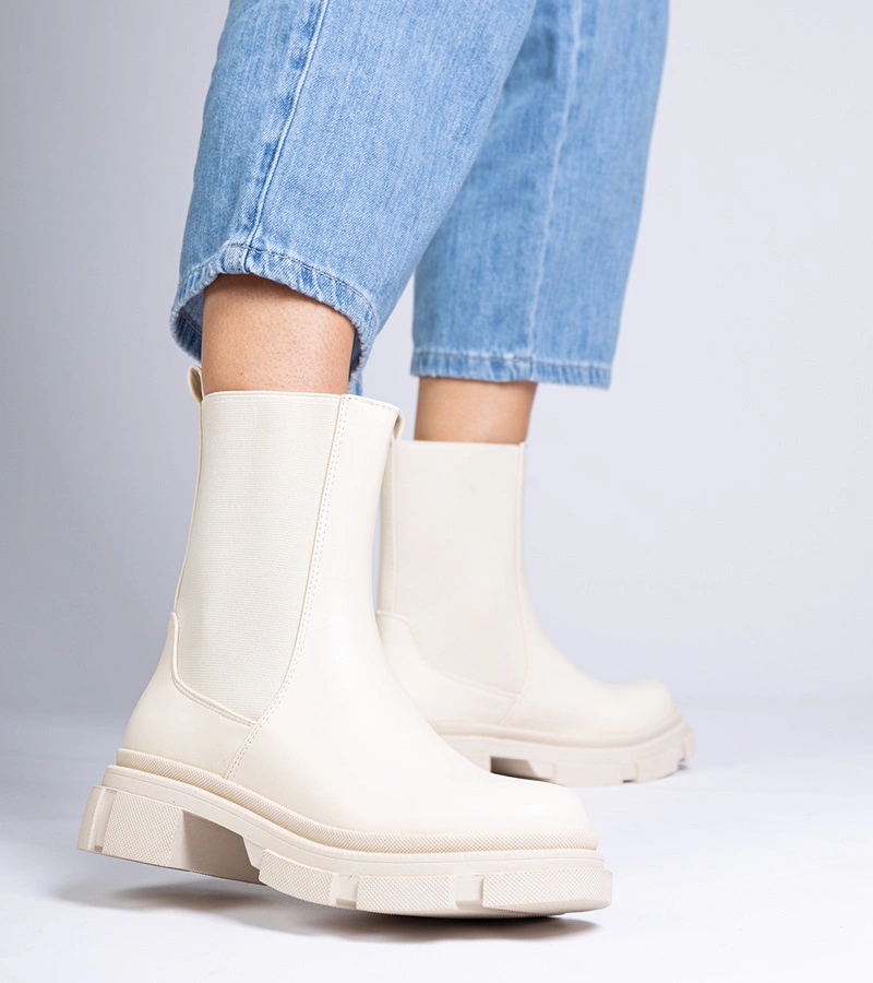 Beżowe botki z elastyczną cholewką Beringo