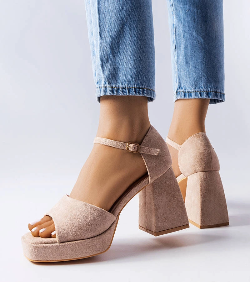 Beżowe sandały na modnym obcasie Vinceza