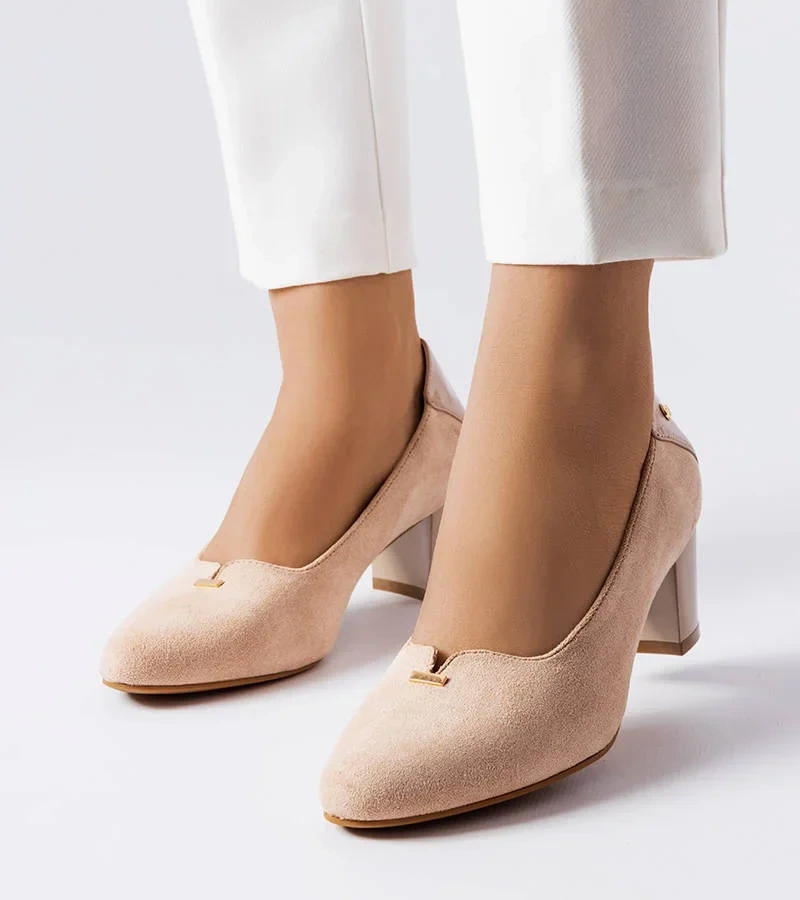 Beżowe eleganckie czółenka Vinceza