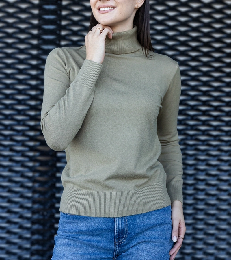 Zielony golf o luźnym kroju Nida