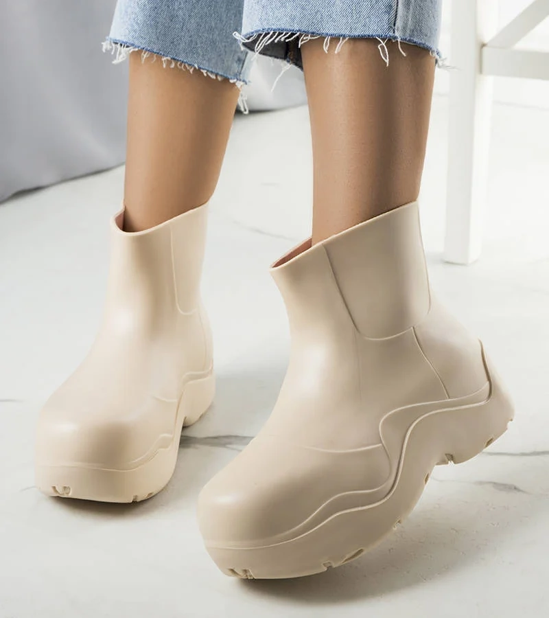 Beżowe kalosze na wysokiej podeszwie Frolo