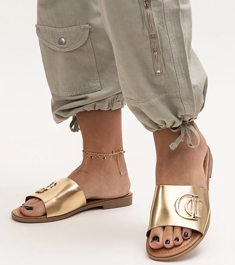 Złote klapki z klamerką Almeita