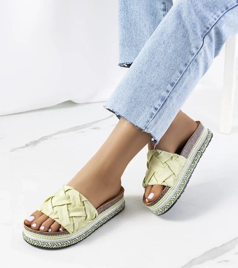 Zielone klapki na korkowej podeszwie Vadna