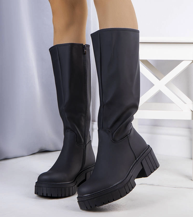 Czarne ocieplane kozaki Salda