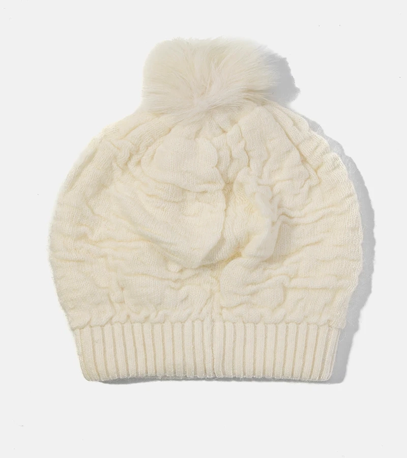 Czapka Ecru damska z pomponem Isis