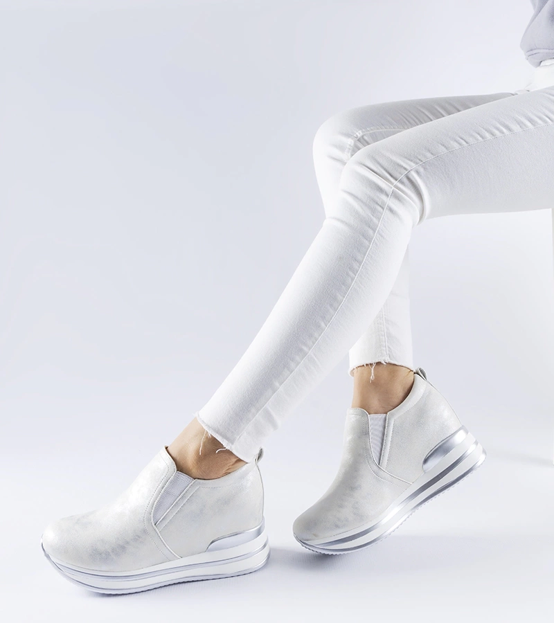 Srebrne sneakersy na koturnie Alquippa
