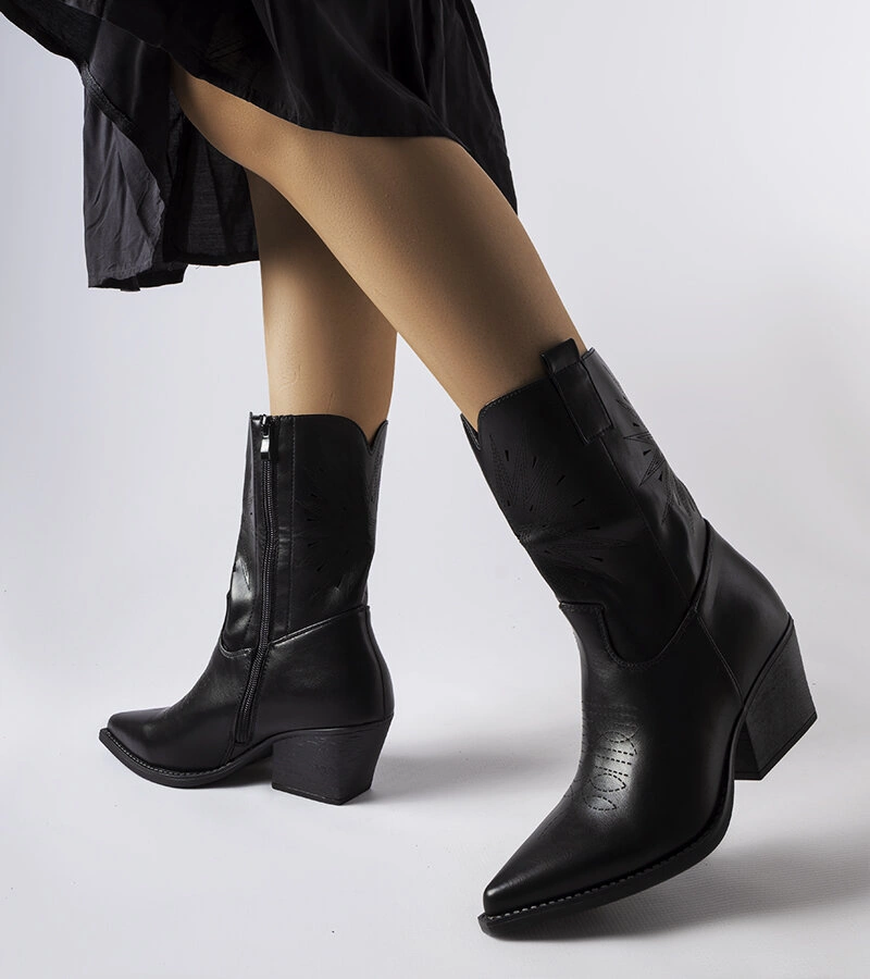 Czarne kowbojki ze zdobioną cholewką Leopardi