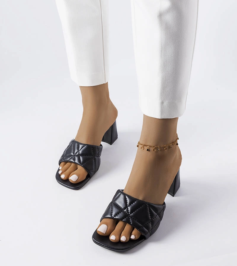 Czarne klapki na obcasie Merley