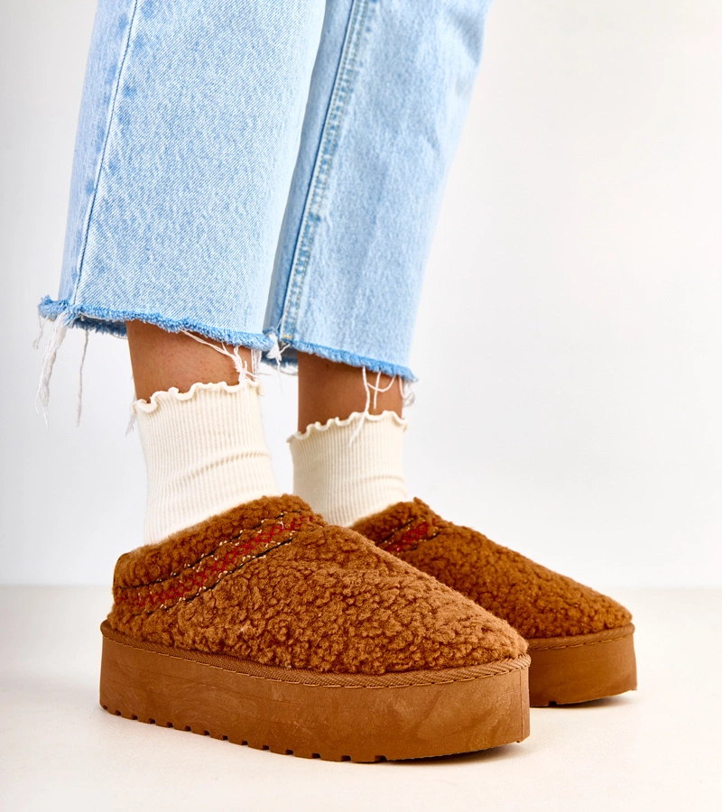 Brązowe niskie śniegowce na platformie Royana