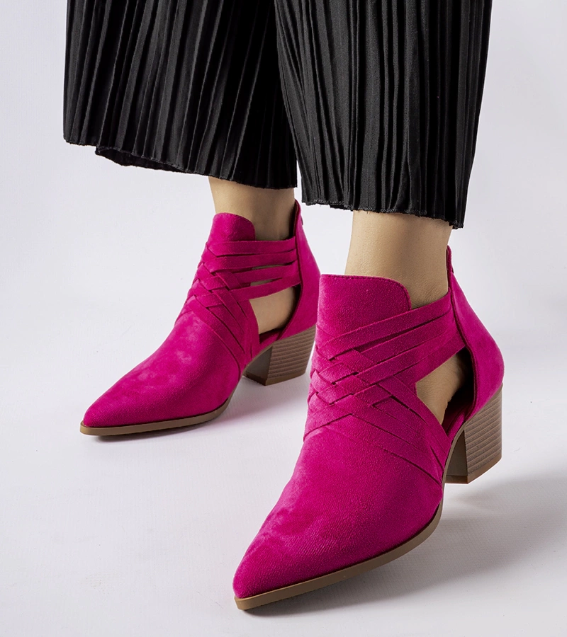 Różowe botki na słupku Quraishi