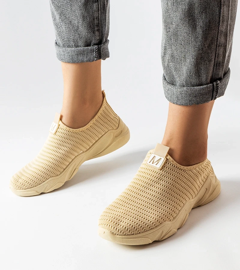 Beżowe wsuwane buty sportowe damskie Azalee