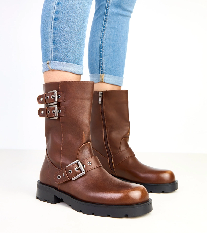 Brązowe botki na platformie z ozdobnymi sprzączkami Shalay