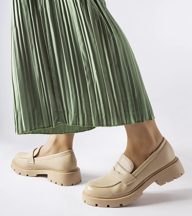 Beżowe eleganckie mokasyny Puccianiello