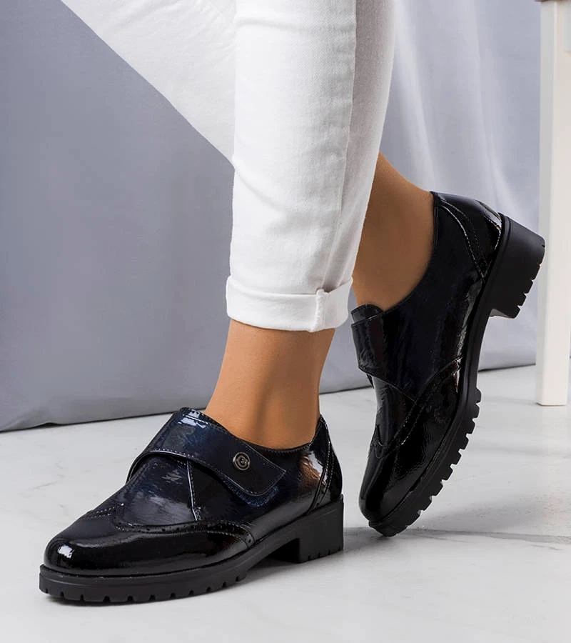 Granatowe lakierowane półbuty Bateli