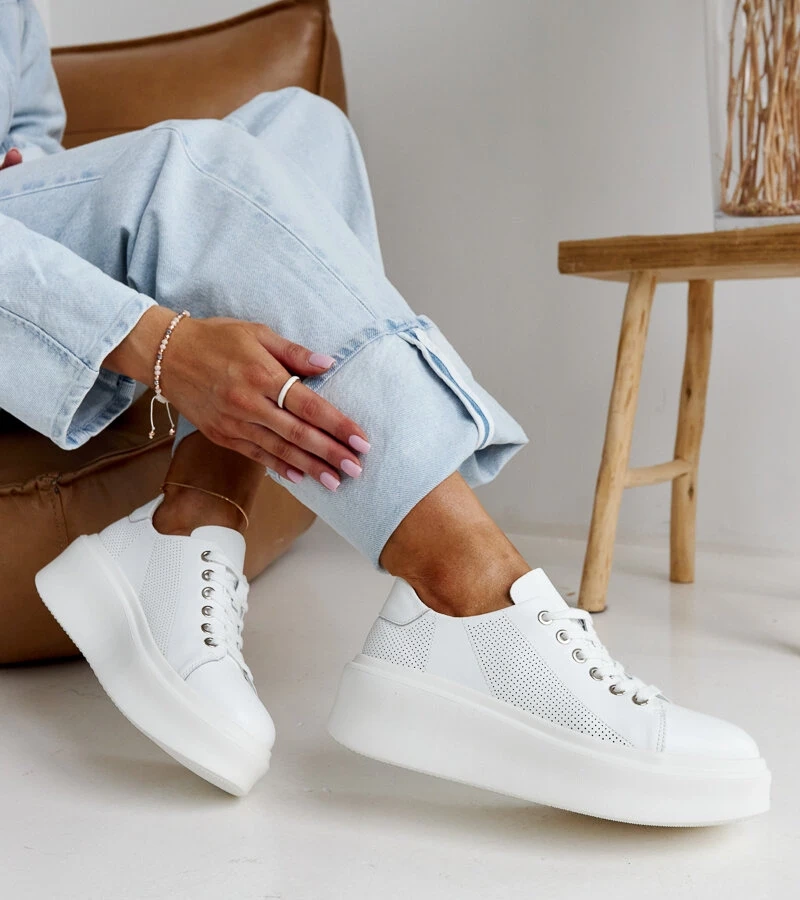 Białe skórzane sneakersy na grubej podeszwie Almasi